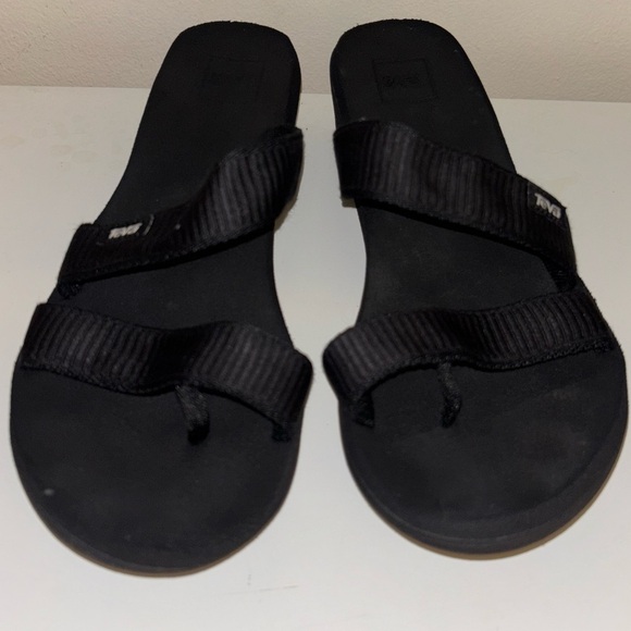 Teva Black Sandals Minimalist Design Casual - Picture 1 of 5